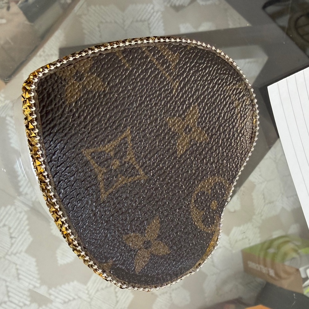 Louis Vuitton repurposed upcycled Heart-Shaped ceramic Jewelry Box - Picture 8 of 8